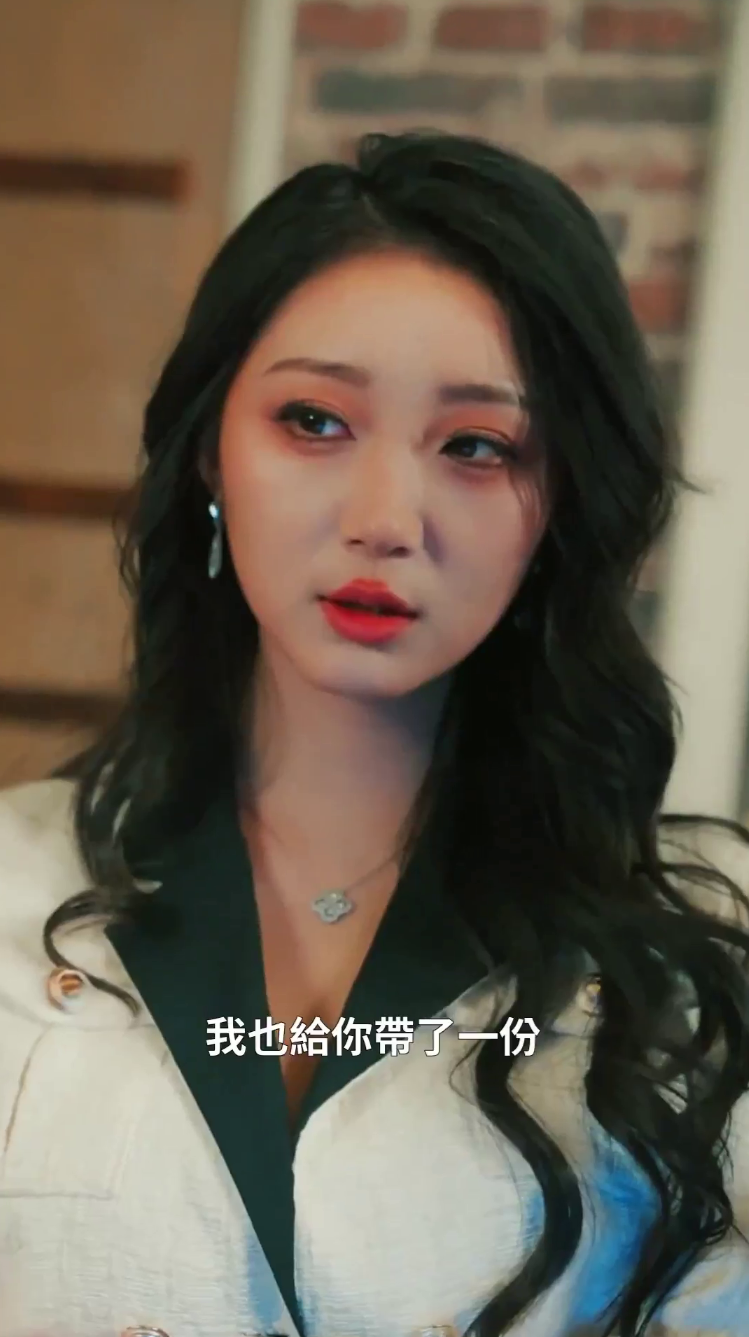 擦边短剧：集团里的仨女人&背叛被允许的那一夜&The Night Betrayal Was Allowed（30集）周艺丹、陈晨-第3张插图